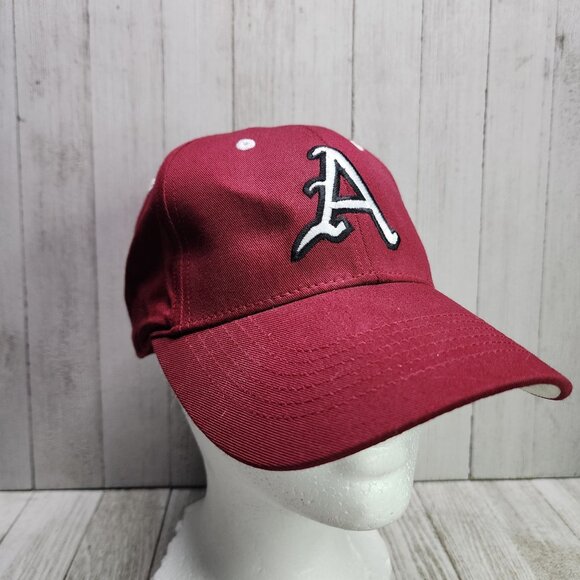University Of Arkansas Razorbacks Baseball Cap Hat Red Captivating Headgear - Picture 1 of 7